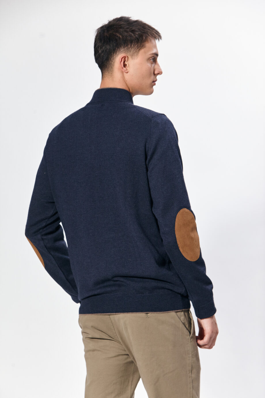 Sweater medio cierre con vivos