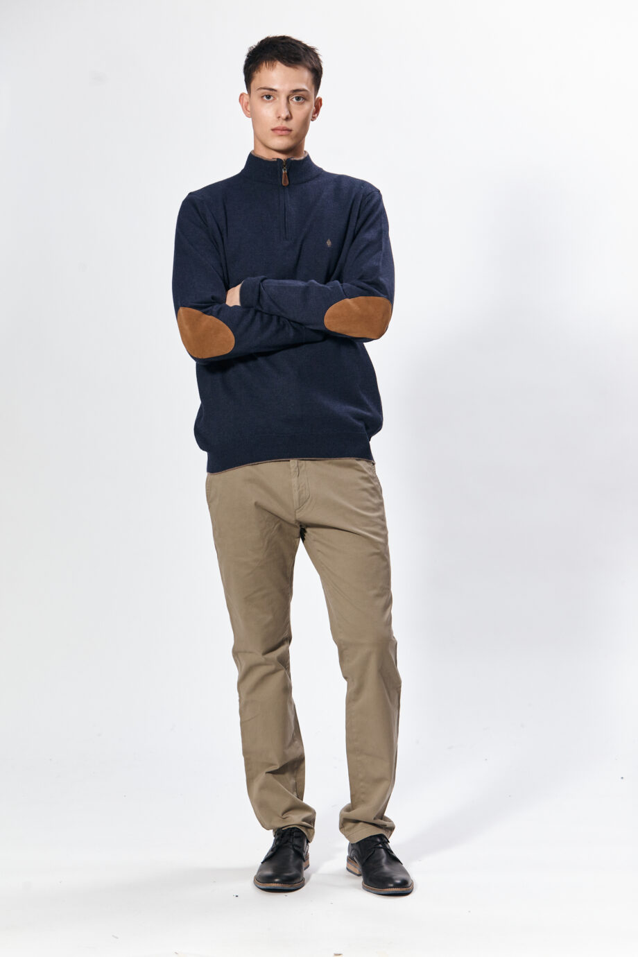 Sweater medio cierre con vivos