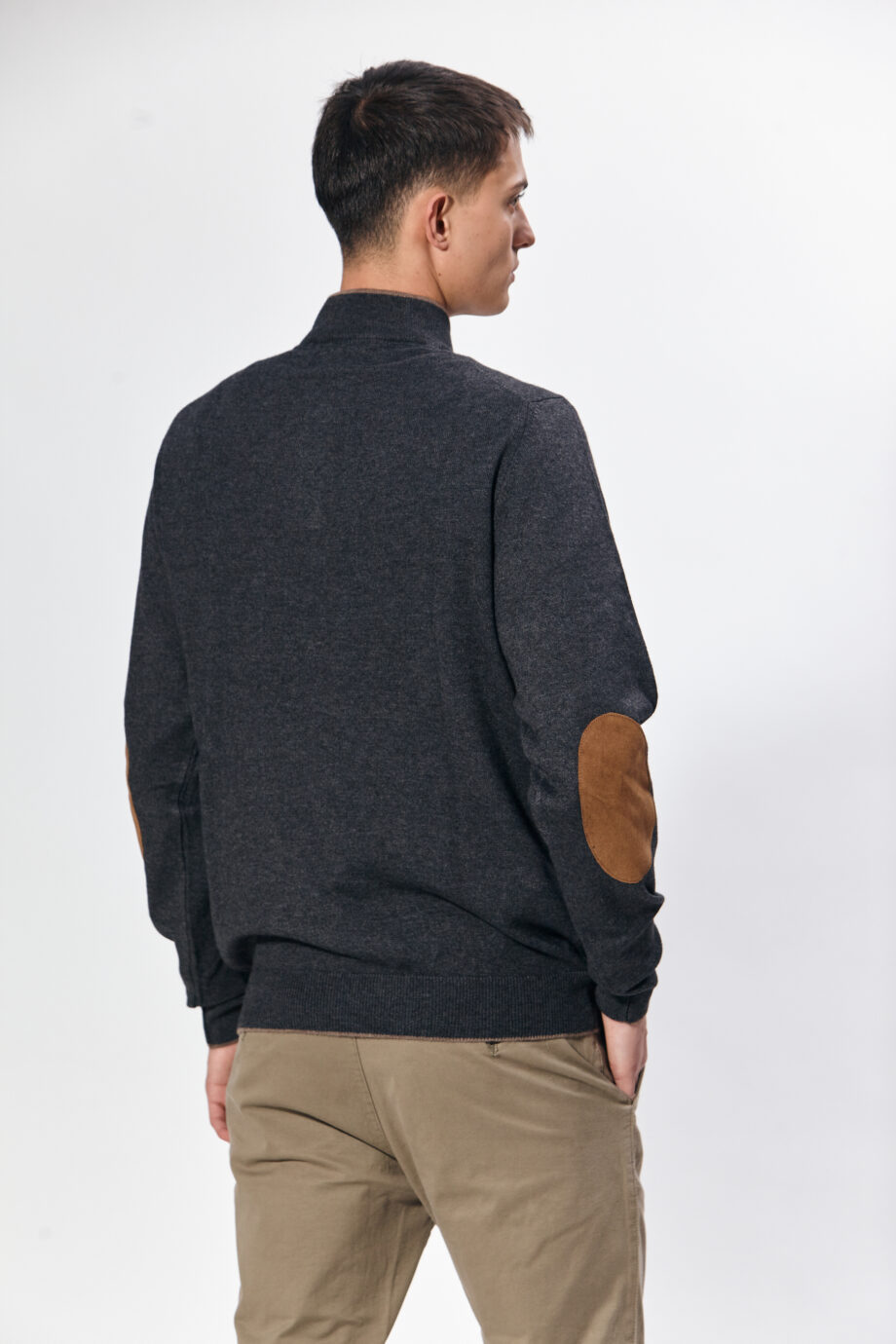 Sweater medio cierre con vivos