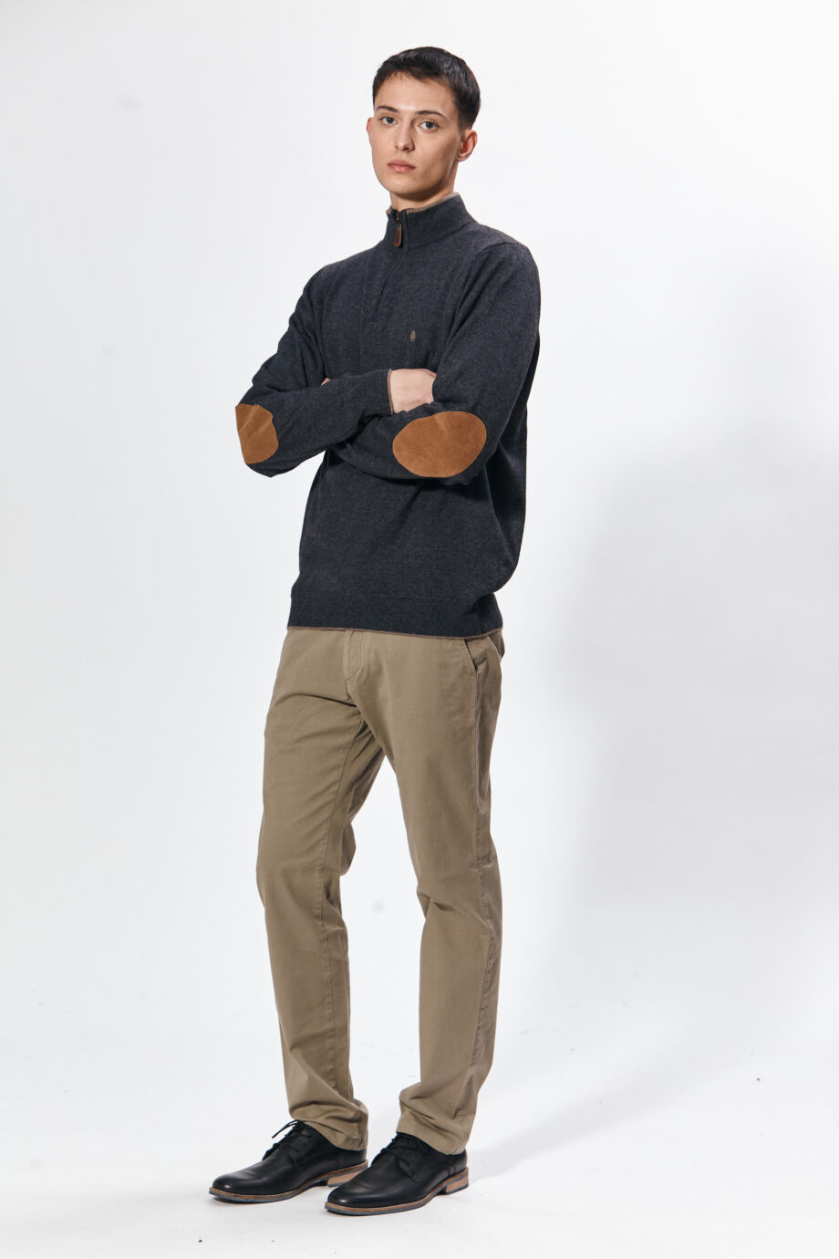 Sweater medio cierre con vivos