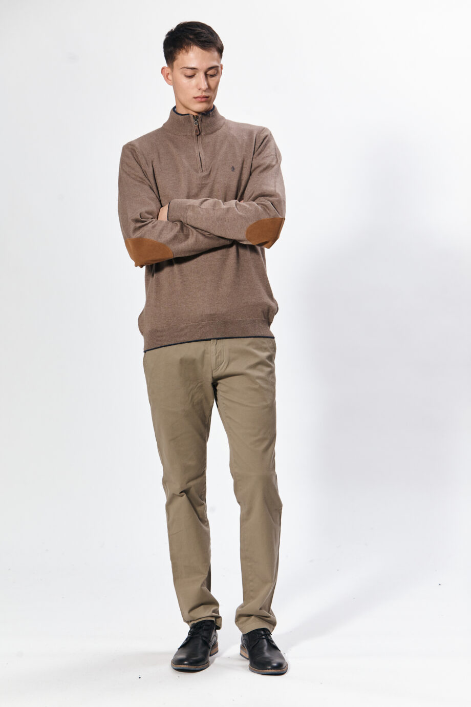 Sweater medio cierre con vivos