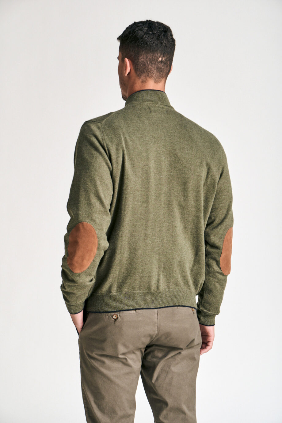 Sweater medio cierre con vivos