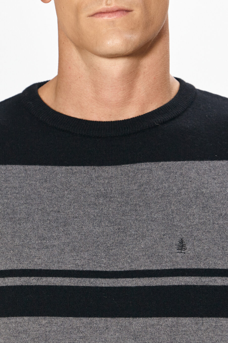 Sweater cuello O rayado