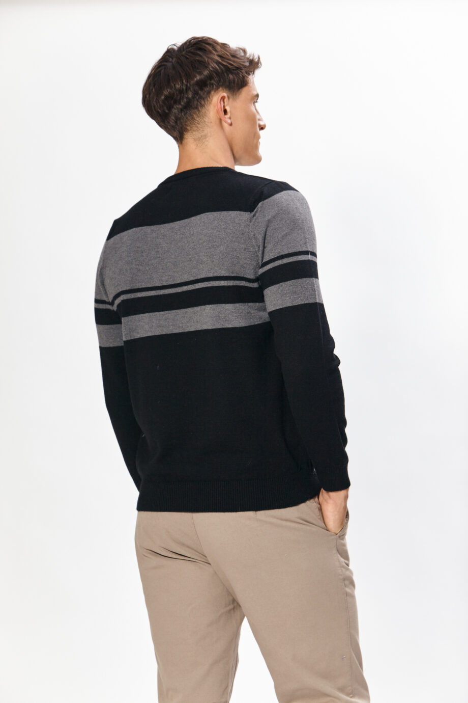 Sweater cuello O rayado