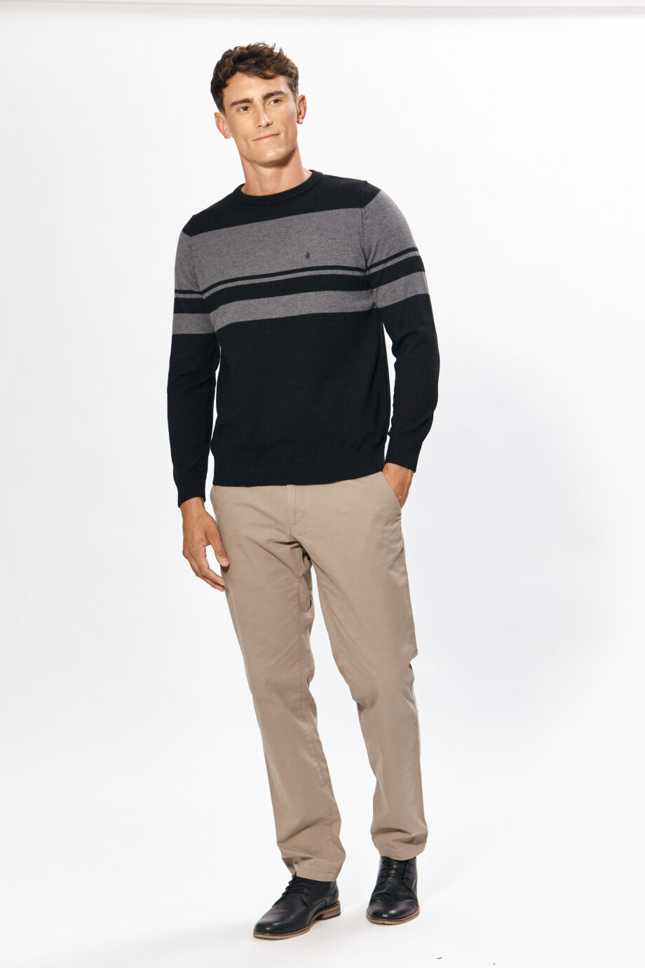 Sweater cuello O rayado