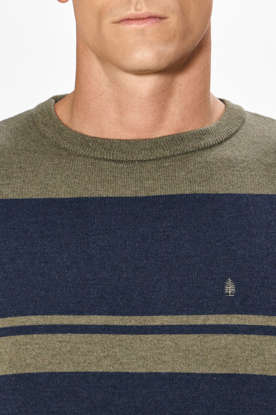Sweater cuello O rayado