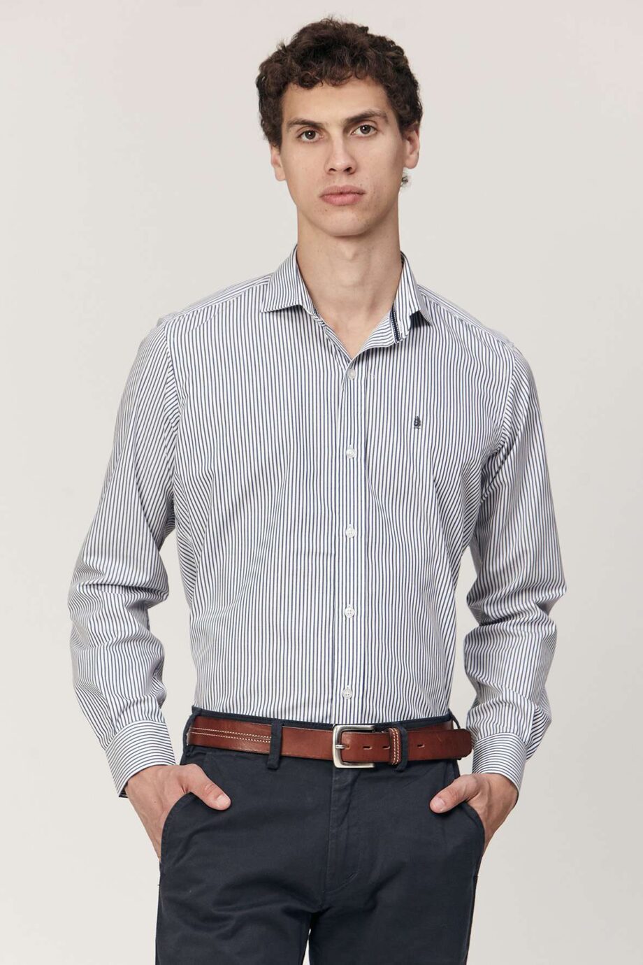 Camisa slim fit a rayas