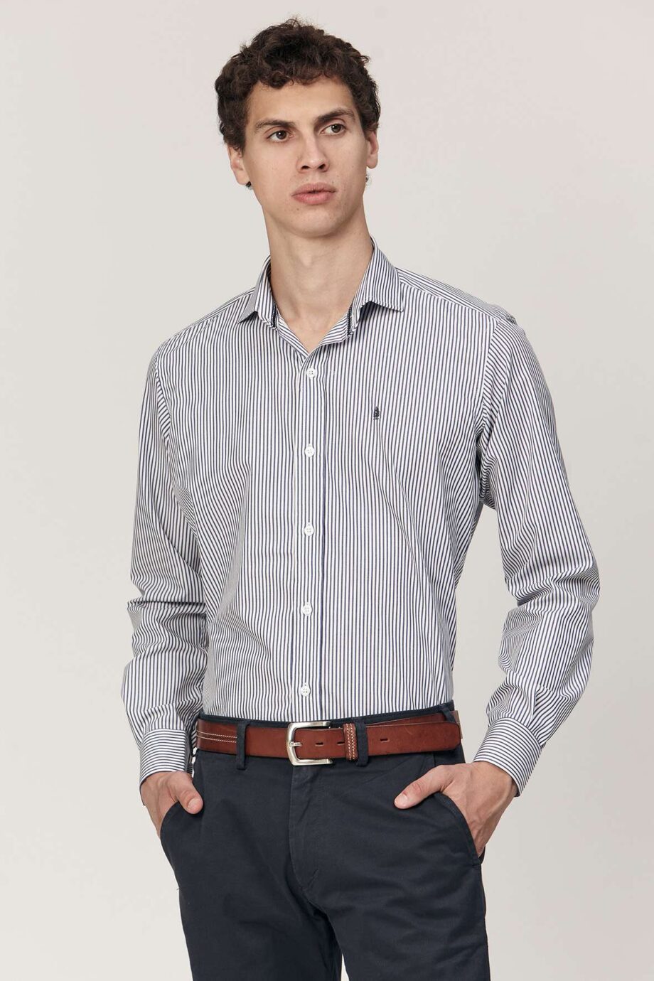 Camisa slim fit a rayas