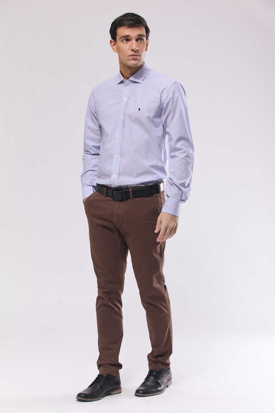 Camisa slim fit a rayas