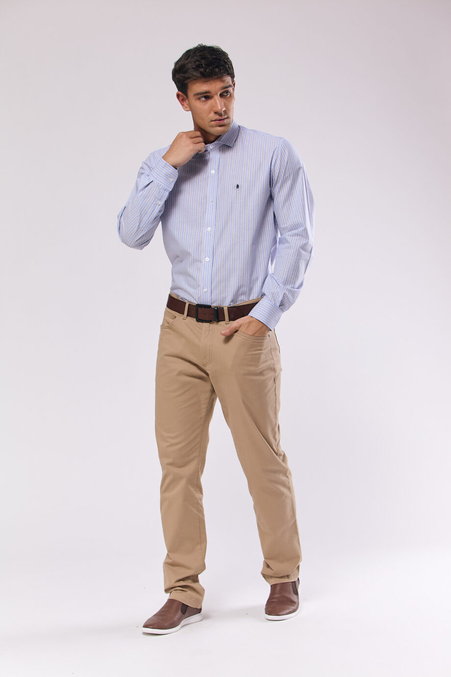 Camisa slim fit a rayas