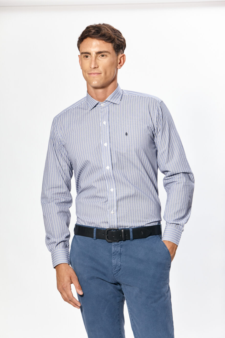 Camisa slim fit a rayas