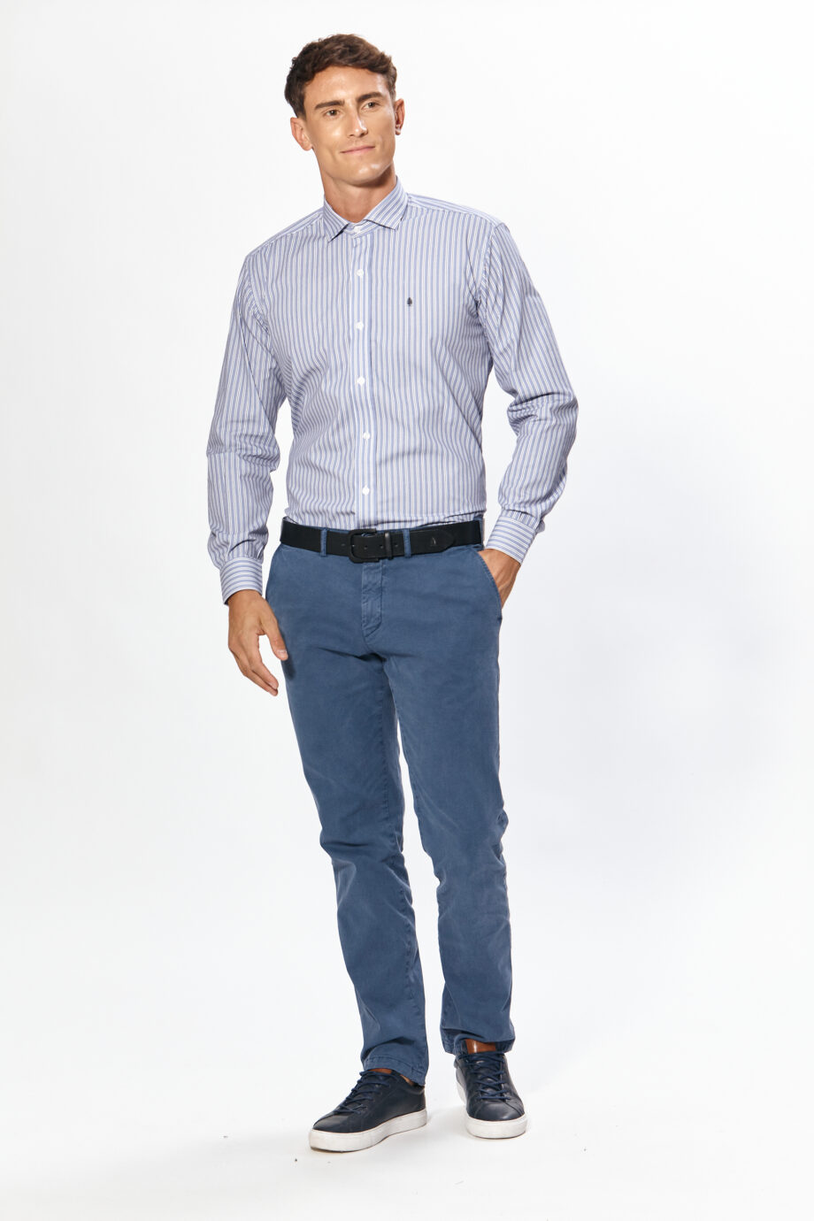 Camisa slim fit a rayas