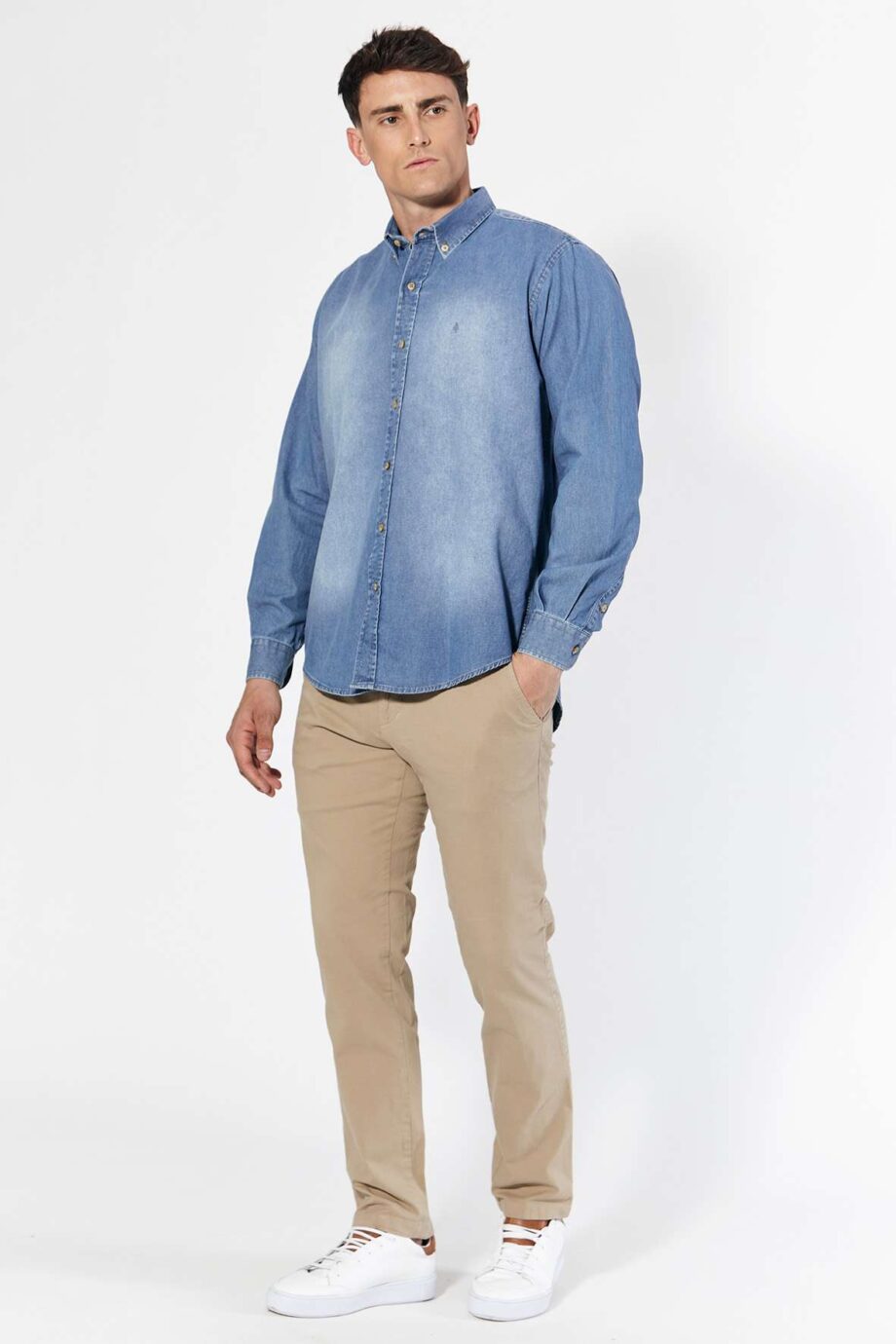 Camisa regular fit de jean gastado