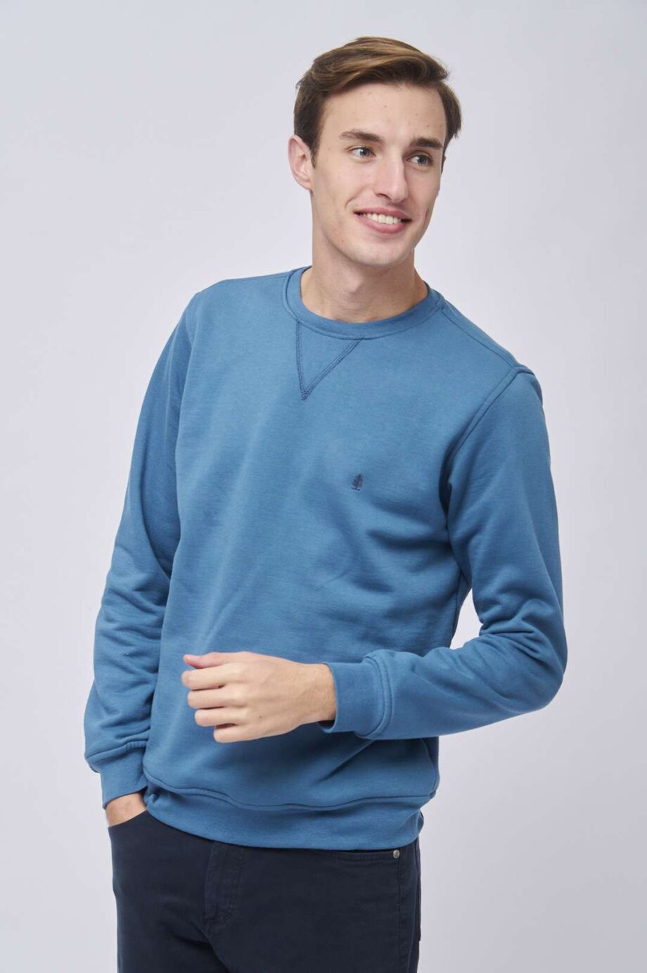 Buzo cuello O liso de frisa