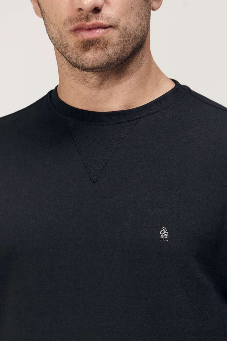 Buzo cuello O liso de frisa
