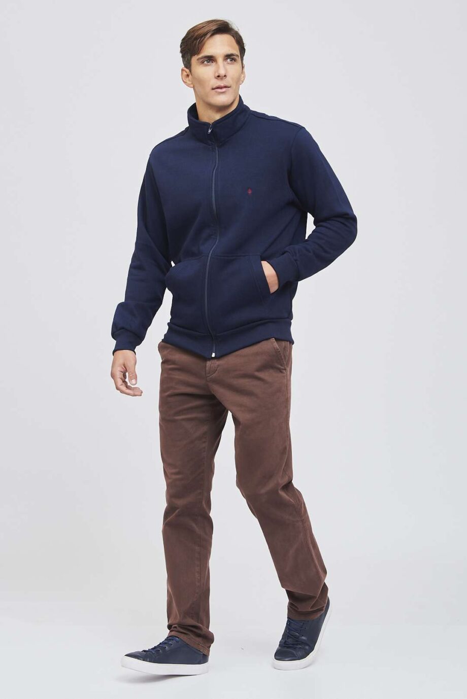 Buzo campera con bolsillo frisa invisible peinada