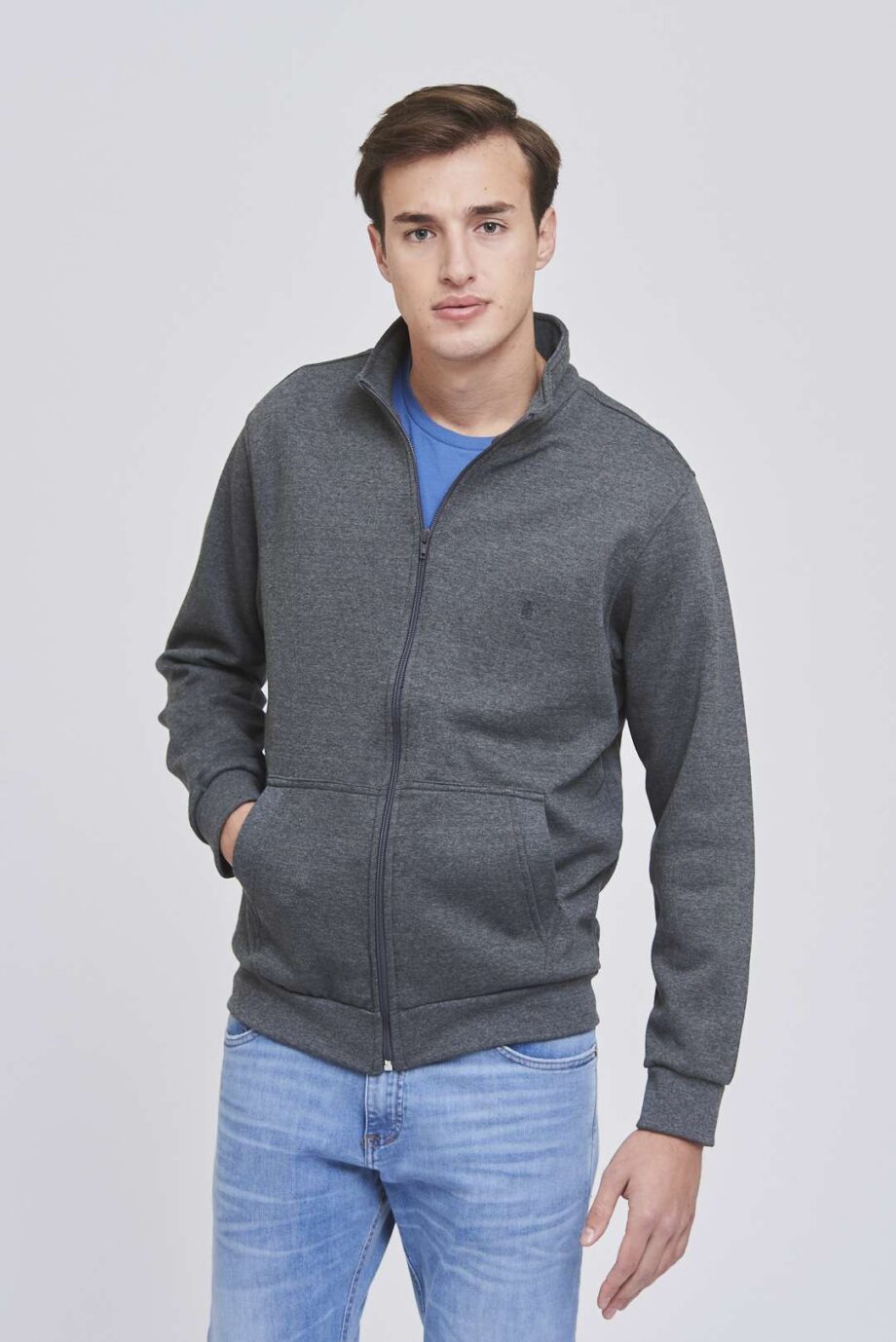 Buzo campera con bolsillo frisa invisible peinada
