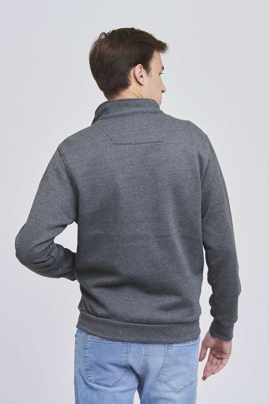 Buzo campera con bolsillo frisa invisible peinada