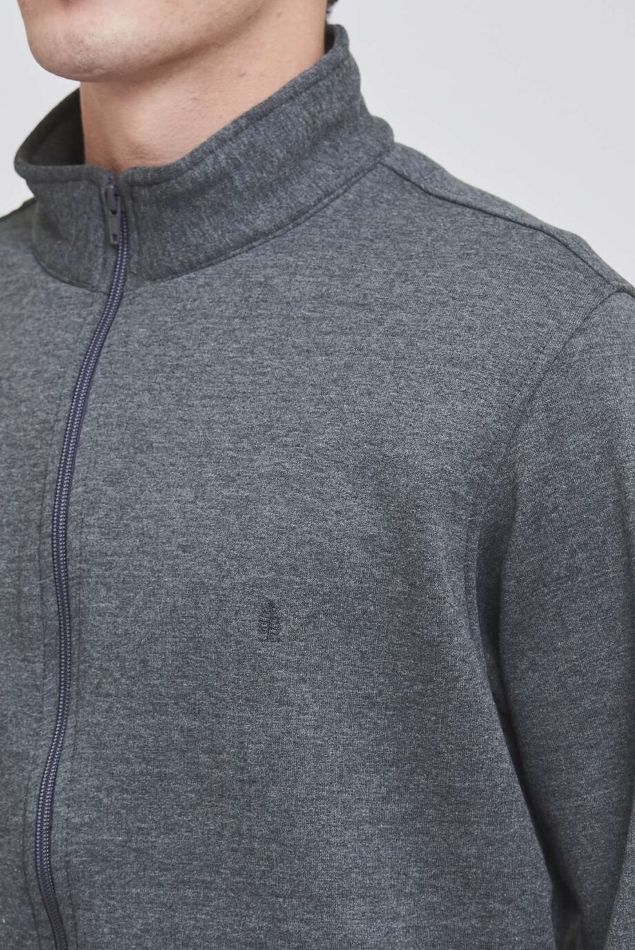 Buzo campera con bolsillo frisa invisible peinada