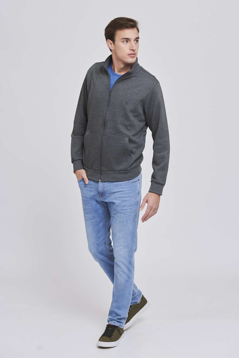 Buzo campera con bolsillo frisa invisible peinada