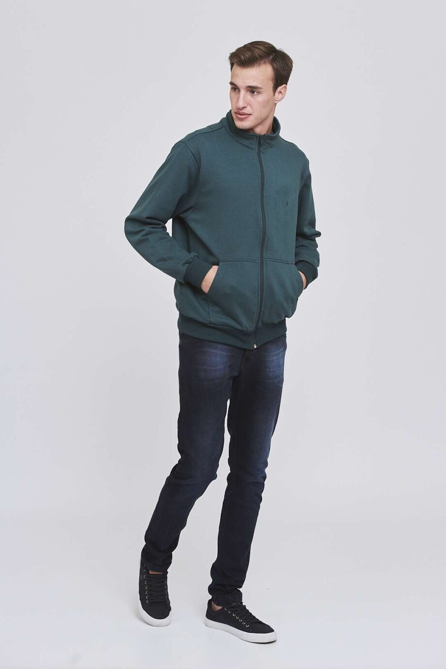 Buzo campera con bolsillo frisa invisible peinada