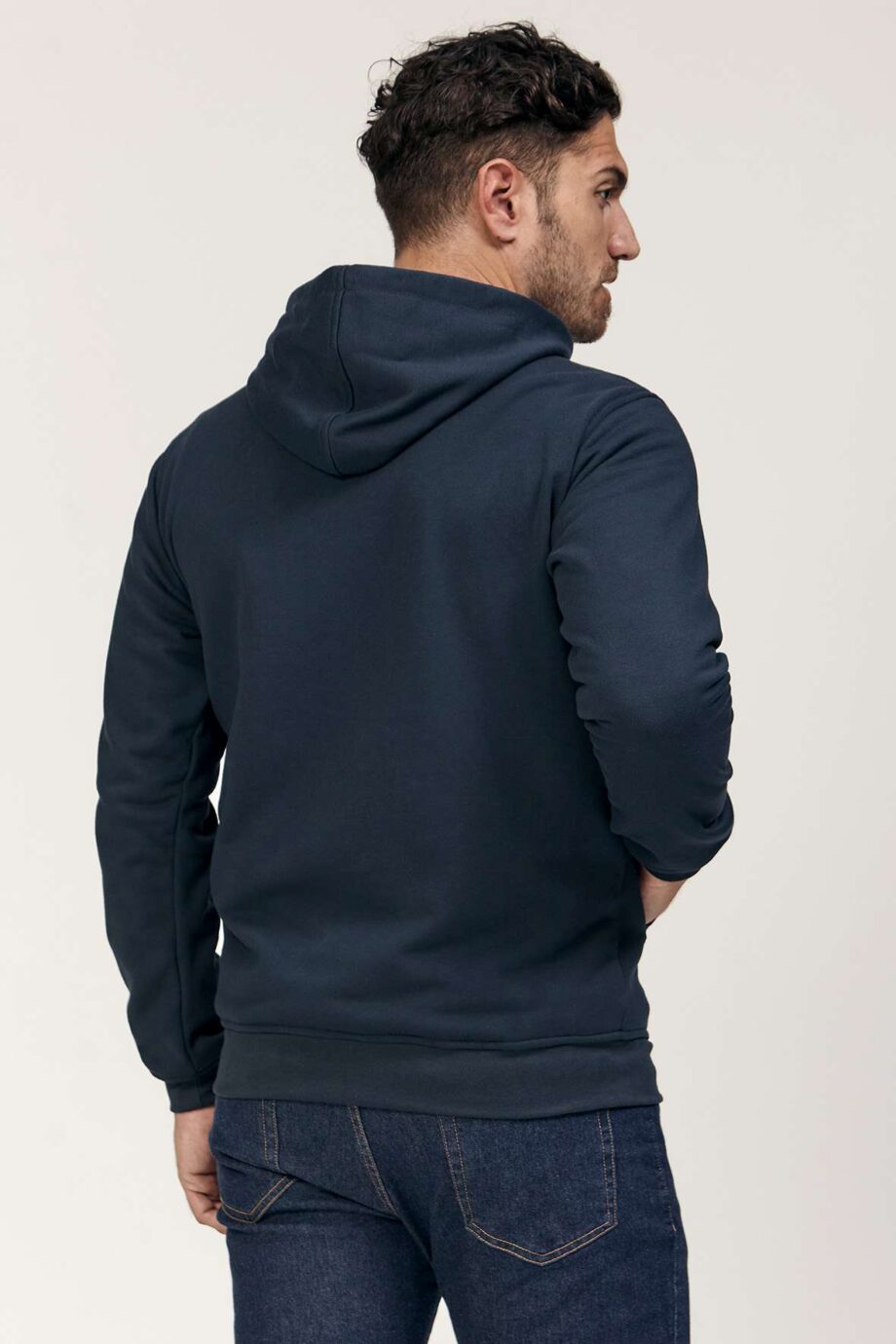 Campera canguro con estampa de frisa