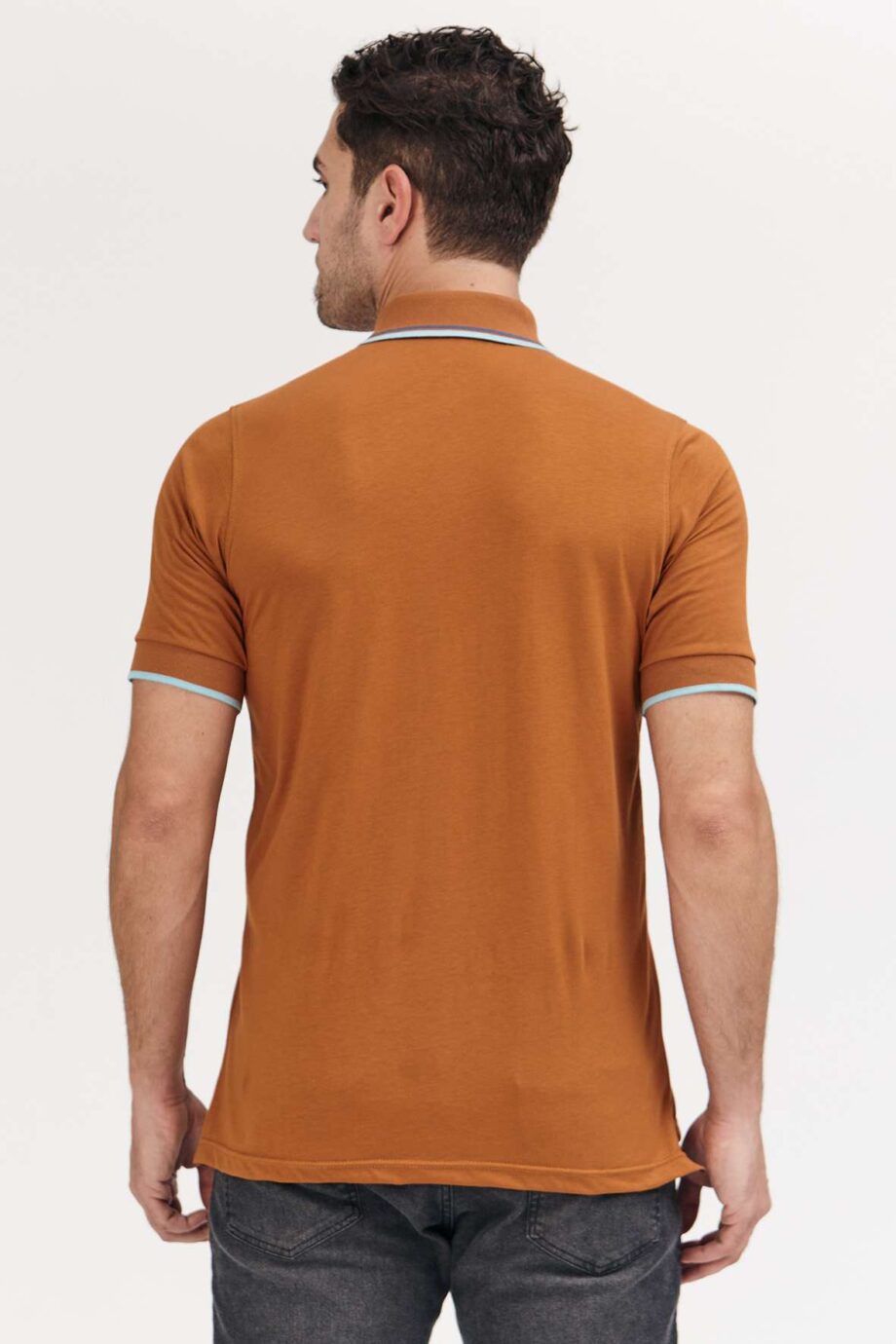 Polo mangas cortas cuello puños vivos