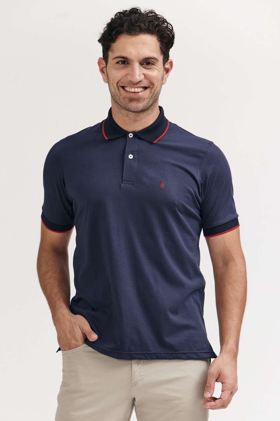 Polo mangas cortas cuello puños vivos
