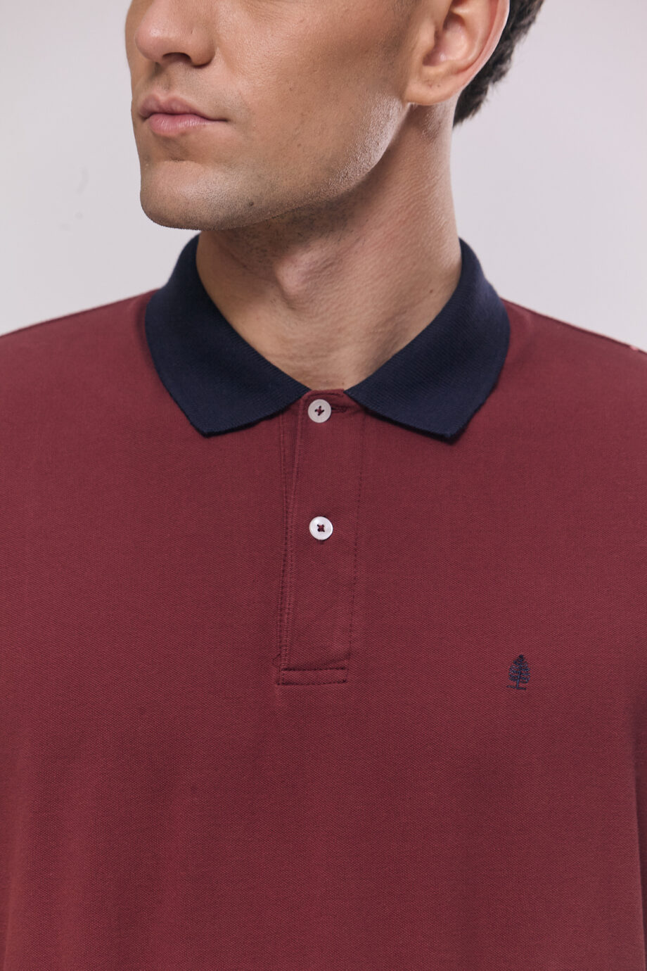 Polo con cuello contratono de piqué pima peruano