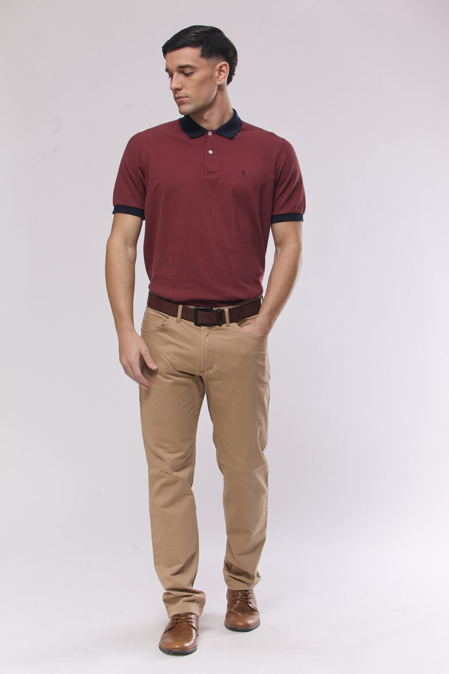 Polo con cuello contratono de piqué pima peruano