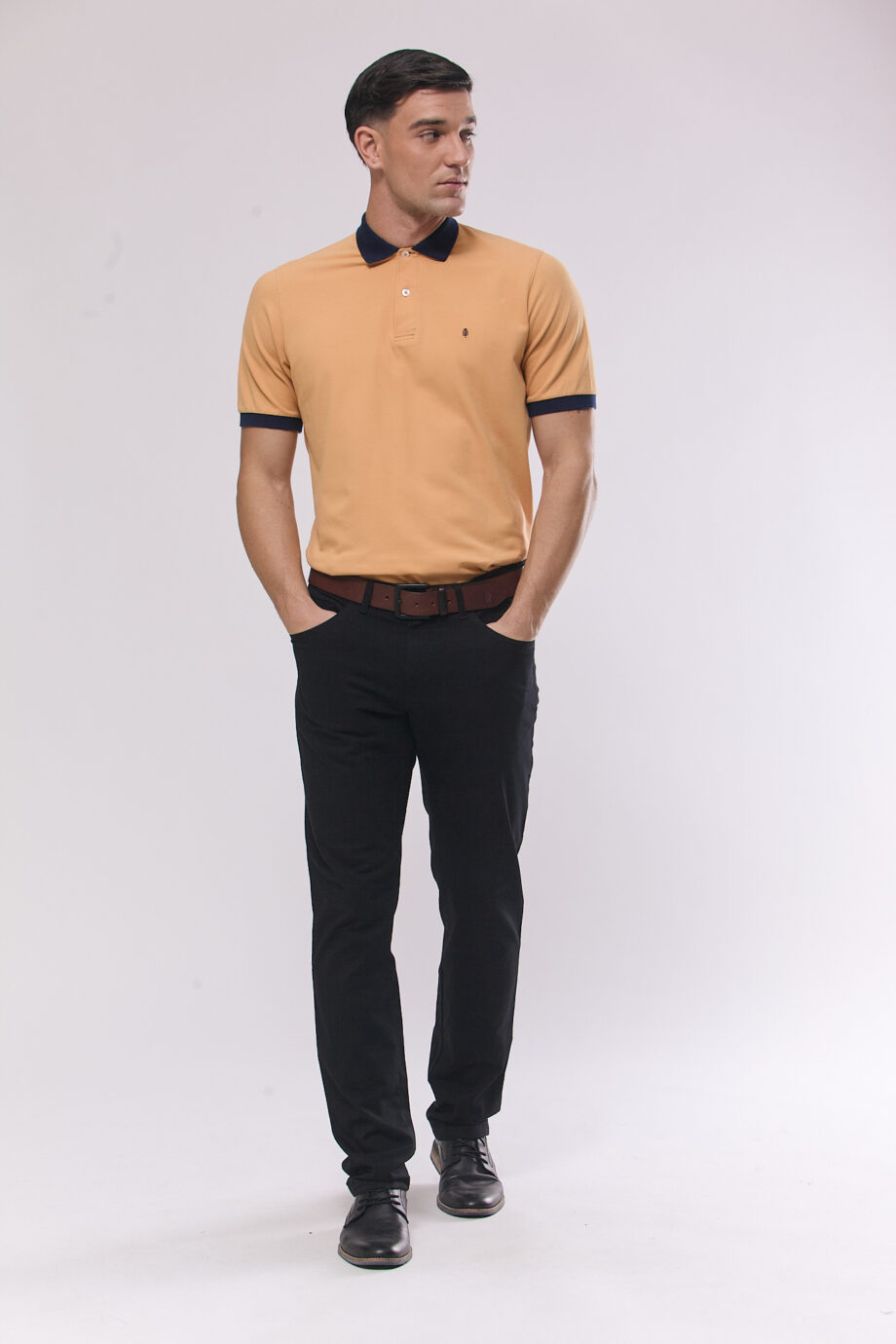 Polo con cuello contratono de pique pima peruano