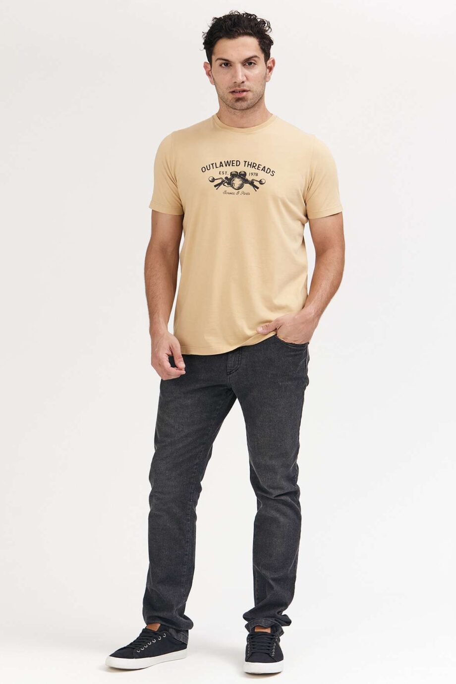 Remera de jersey outlawed threads