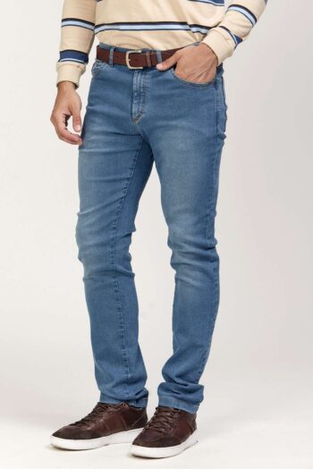 Jean regular fit localizado