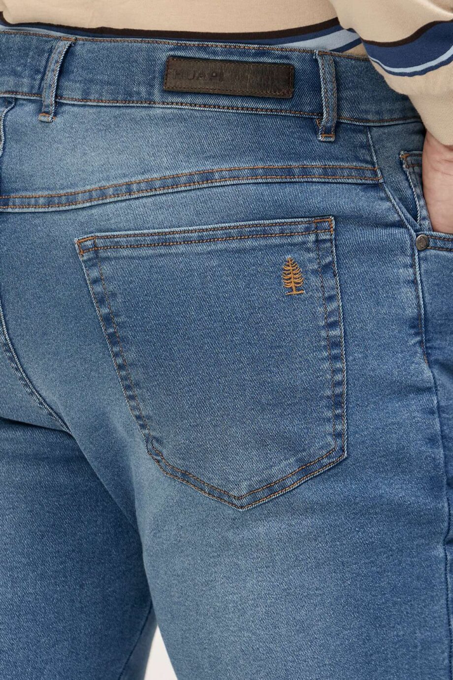Jean regular fit localizado